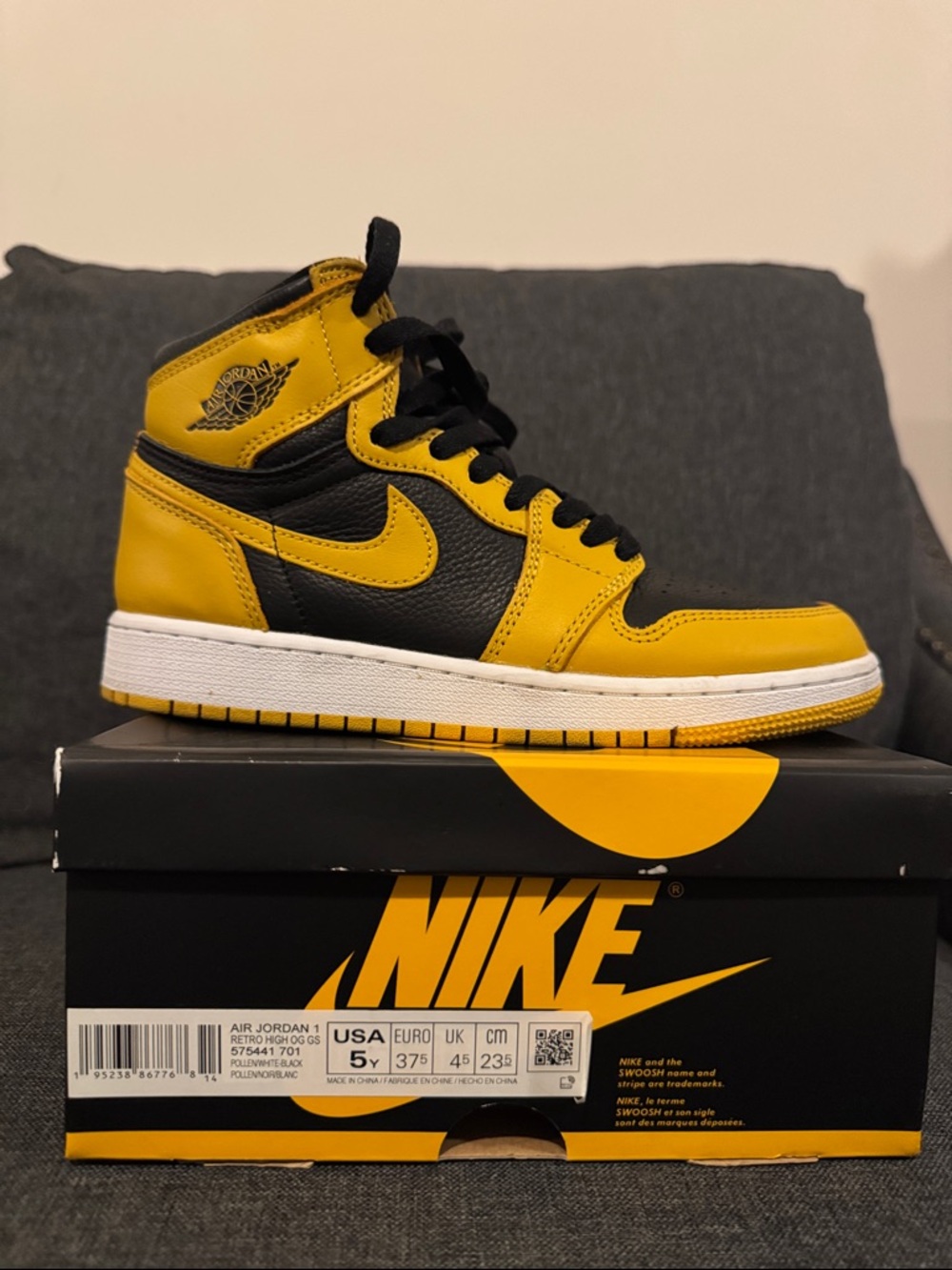 Nike Air Jordan 1 High - Black & Yellow